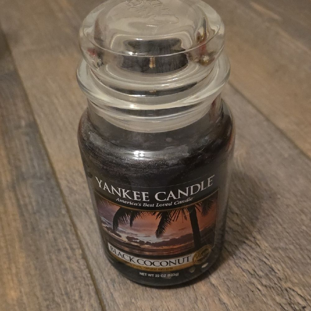 Yankee Candle Black Coconut Scented Jar